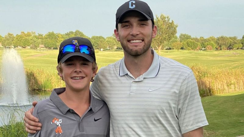 Pro golfer shoots 55 to tie world record